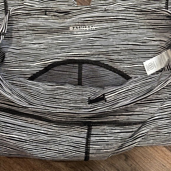 Athleta Women's White & Black Striped Capris Small - Picture 5 of 6